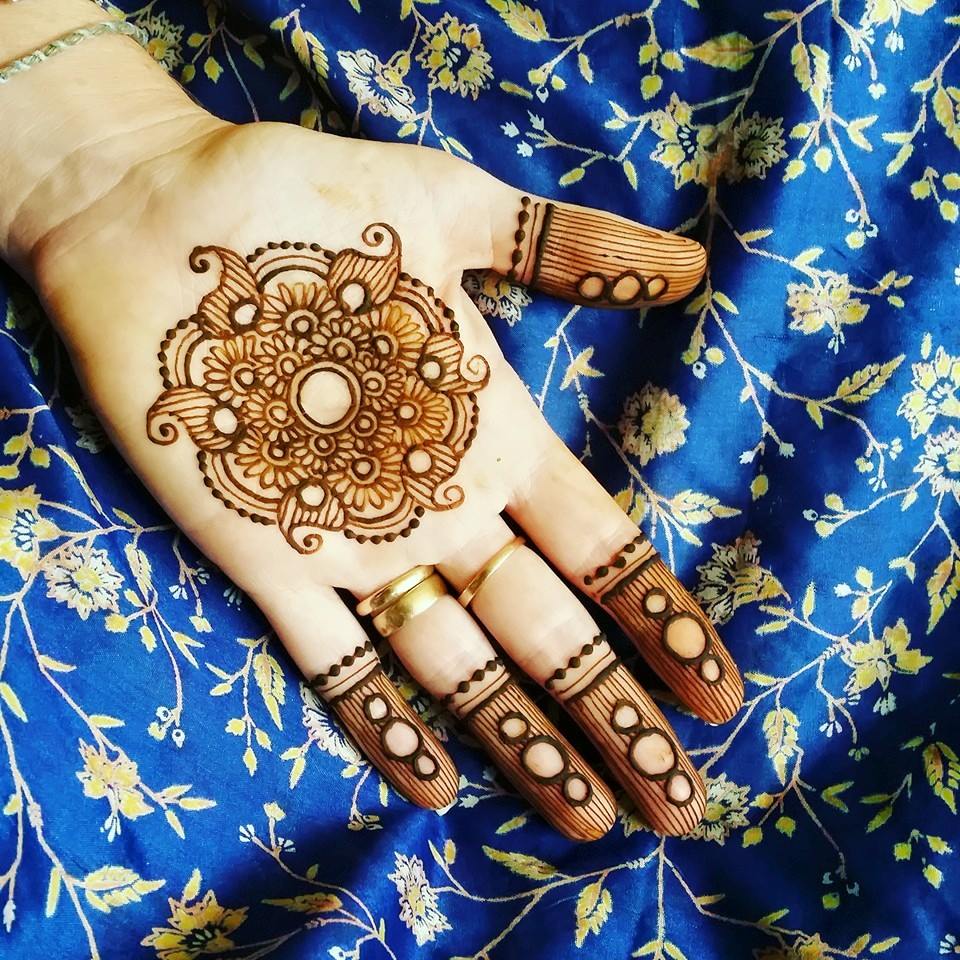using dots as a border in henna design henna design border