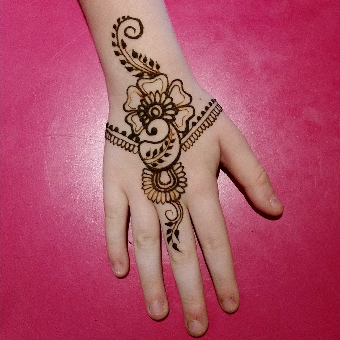hand henna design