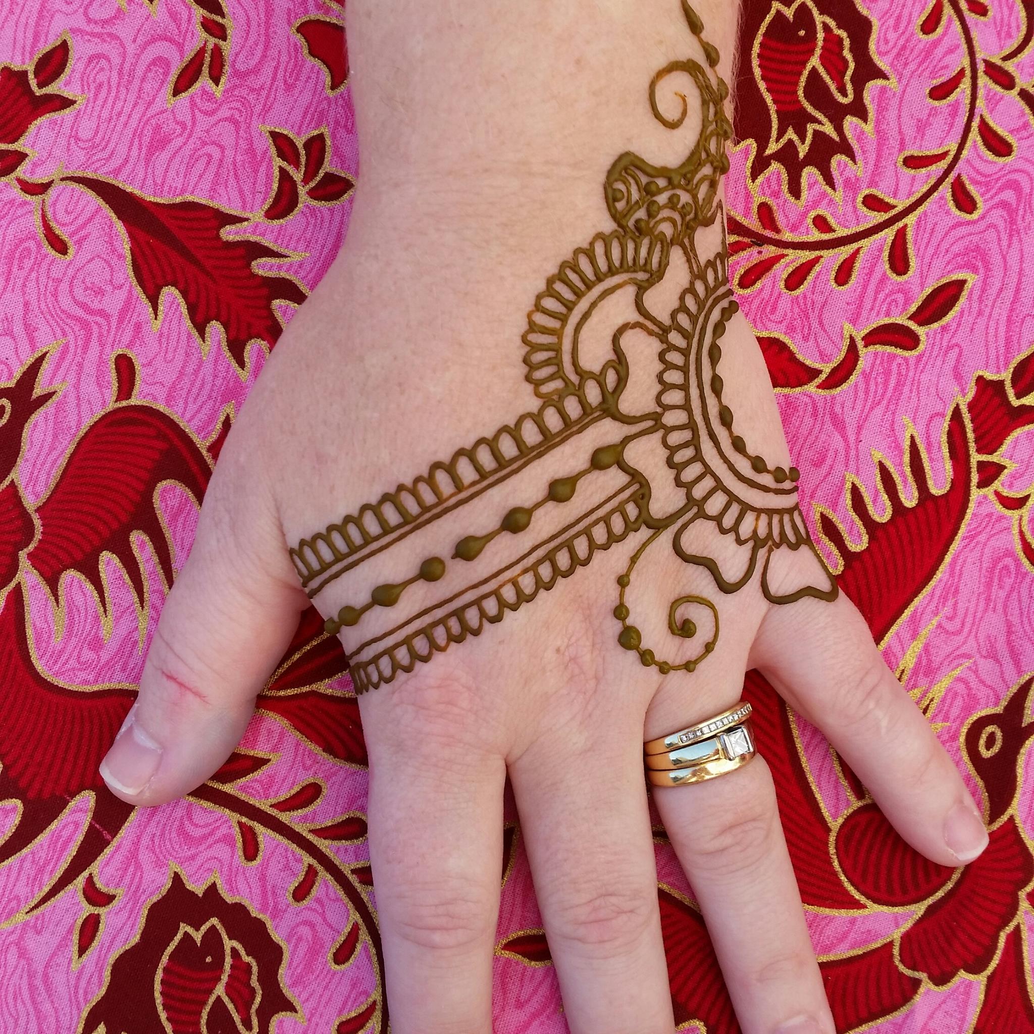 hand henna design
