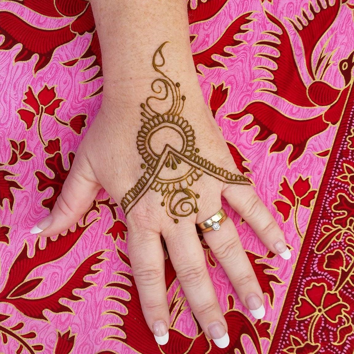 hand henna