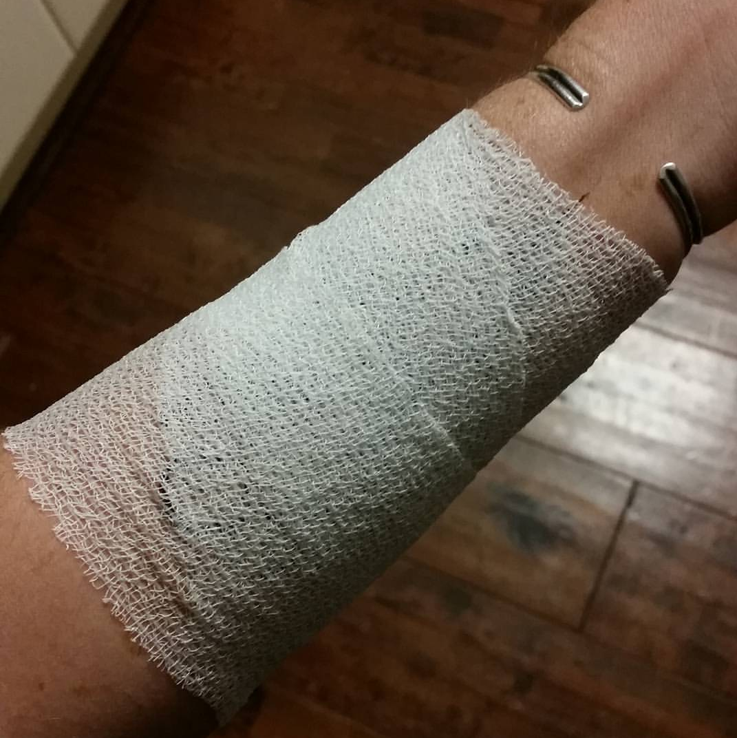 vet wrap on henna cohesive bandage